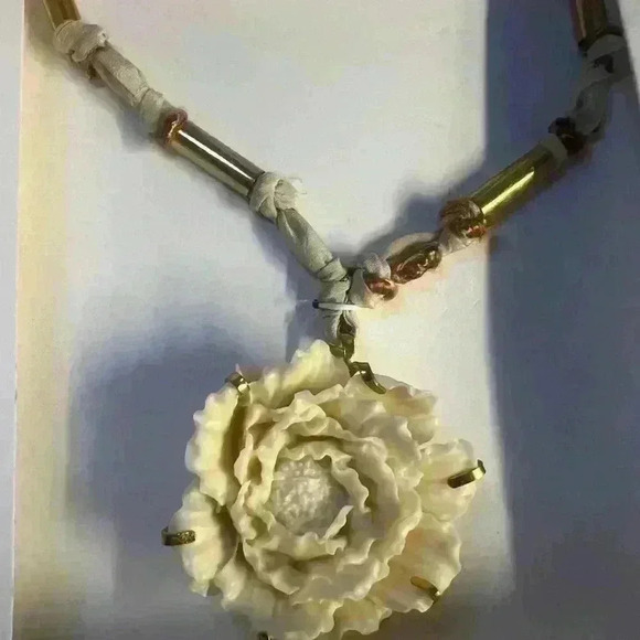 🔥🔥Zara flower necklace - Picture 3 of 6